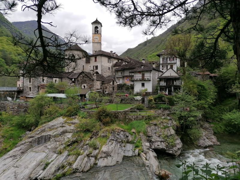 Cobble stones, Ticino